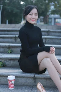Wan Ping for IESS: Sophisticated Urban Style in the Black Hip-Hugging Skirt Collection - image 54