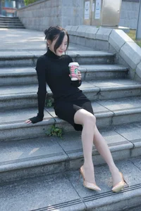 Wan Ping for IESS: Sophisticated Urban Style in the Black Hip-Hugging Skirt Collection - image 29