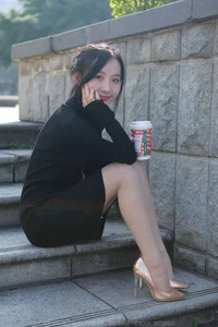 Wan Ping for IESS: Sophisticated Urban Style in the Black Hip-Hugging Skirt Collection - image 76