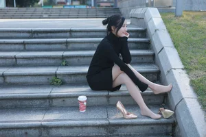 Wan Ping for IESS: Sophisticated Urban Style in the Black Hip-Hugging Skirt Collection - image 81