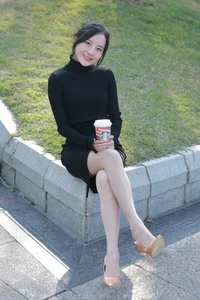 Wan Ping for IESS: Sophisticated Urban Style in the Black Hip-Hugging Skirt Collection - image 30