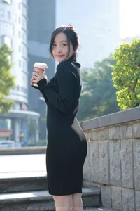 Wan Ping for IESS: Sophisticated Urban Style in the Black Hip-Hugging Skirt Collection - image 4