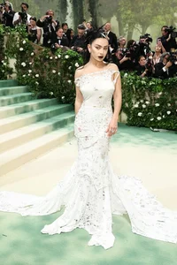 Top 10 Best-Dressed Women of the Year: Iconic Red Carpet Moments and Fashion Excellence - image 10