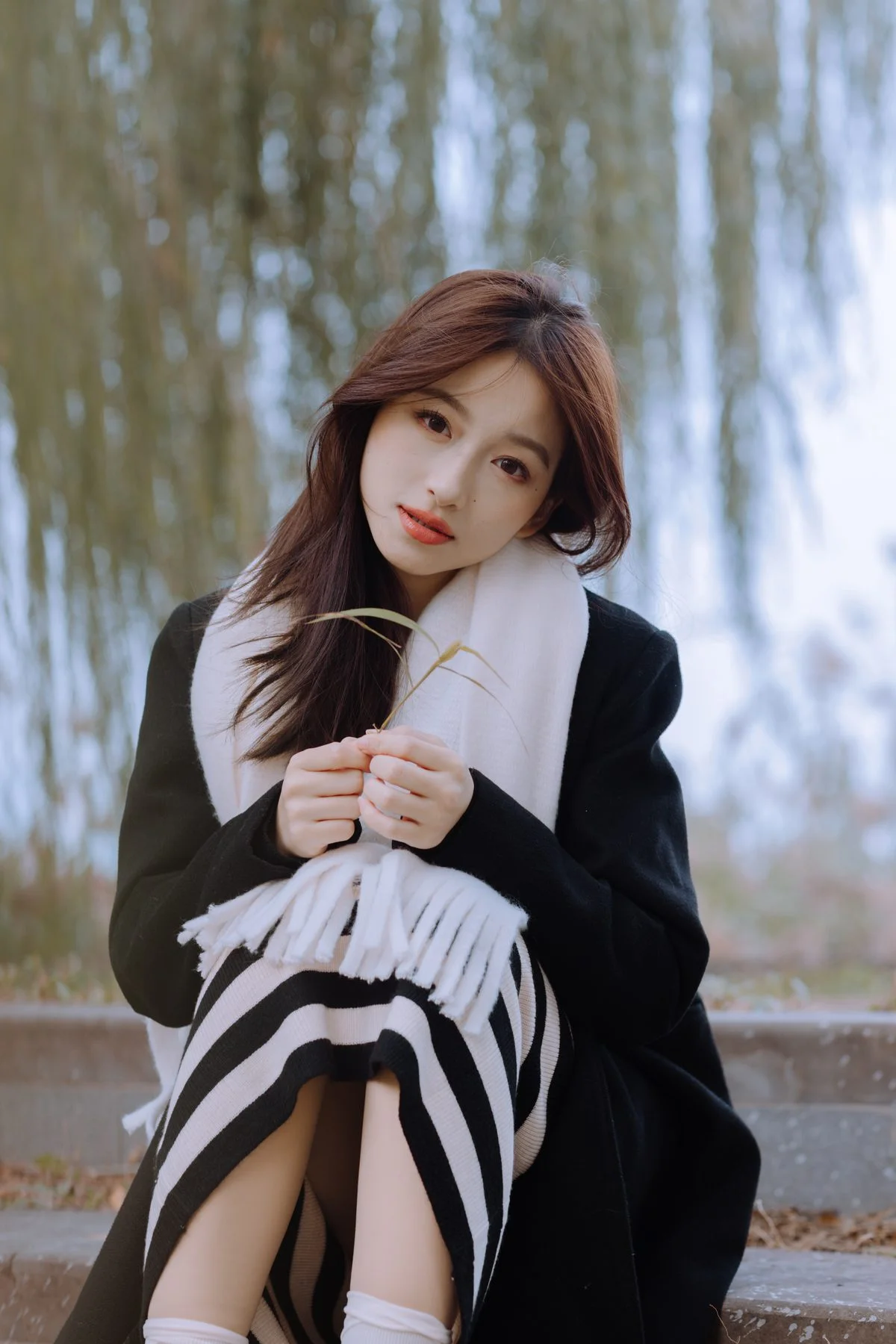 Ethereal Beauty in the Park: Yu Er in Art Language Vol.6251