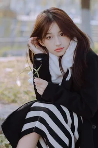 Ethereal Beauty in the Park: Yu Er in Art Language Vol.6251 - image 25
