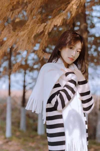 Ethereal Beauty in the Park: Yu Er in Art Language Vol.6251 - image 9