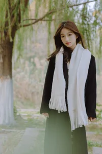 Ethereal Beauty in the Park: Yu Er in Art Language Vol.6251 - image 8