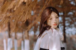 Ethereal Beauty in the Park: Yu Er in Art Language Vol.6251 - image 21