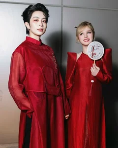 Xoai Non and Gil Le Captivate Fans with Romantic Red Carpet Appearance and Stunning Visuals - image 4
