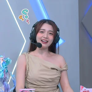 Natural Beauty: Popular Arena of Valor MC Shares Surprising No-Makeup Photos - image 2