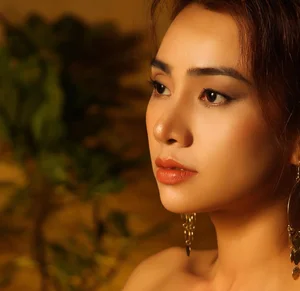 Stunning Beauty Gallery of Yen Dan: Elegance and Modern Style Captured - image 12