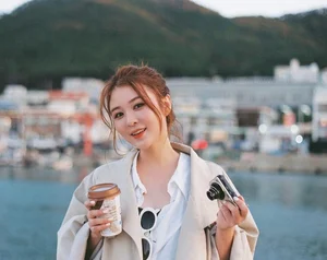 Radiating Youth: The Viral Comedy Star Whose Timeless Beauty Captivates Millions Online - image 2