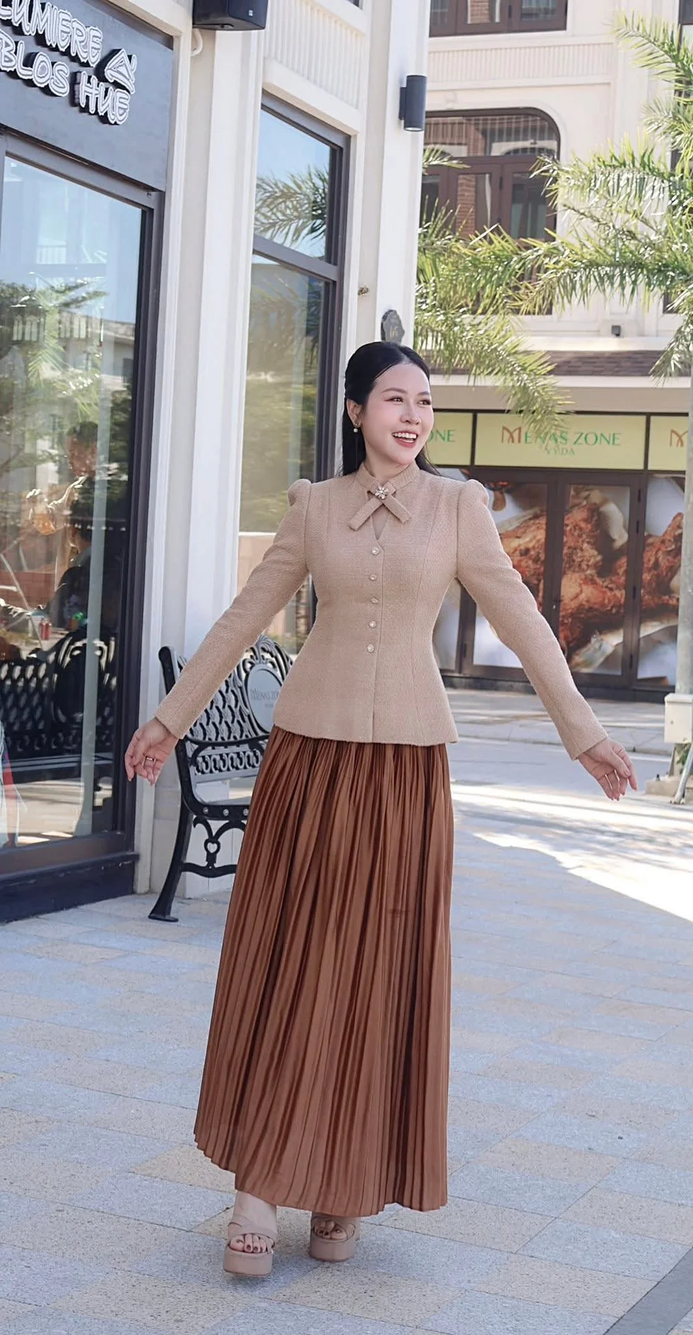 Discovering Elegant Beauty with a Radiant Smile: A Captivating Fashion Style that Turns Heads.