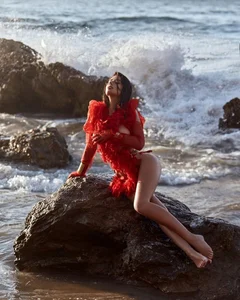 Reality vs. Artificial Intelligence: The Stunning Model Mistaken for an AI Creation - image 4