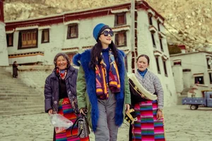 Miss Giáng My Ageless Beauty and Spiritual Journey in Tibet - image 2