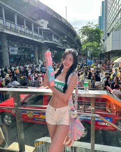 Korean Influencers Celebrate Songkran: Bold Fashion and Cultural Fusion in Thailand - image 3