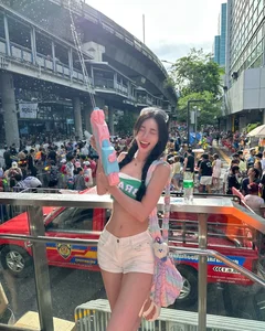 Korean Influencers Celebrate Songkran: Bold Fashion and Cultural Fusion in Thailand - image 8