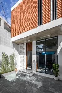 Modern Home Design: How an Old Warehouse Became a Dreamy Urban Sanctuary - image 7