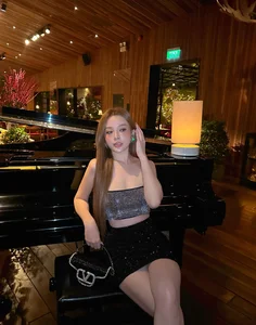 Huyen Baby Celebrates 13th Wedding Anniversary: A Glimpse into Her Timeless Beauty and Luxury Lifestyle - image 4