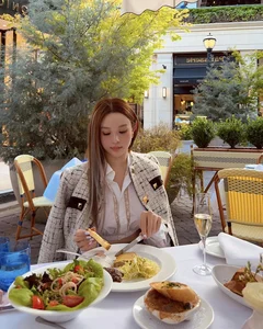 Huyen Baby Celebrates 13th Wedding Anniversary: A Glimpse into Her Timeless Beauty and Luxury Lifestyle - image 3