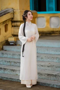 Elegant White Modern Ao Dai: A Timeless Vietnamese Tradition for Minimalist Street Style and Cultural Travel Inspiration - image 2
