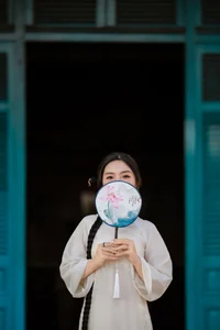 Elegant White Modern Ao Dai: A Timeless Vietnamese Tradition for Minimalist Street Style and Cultural Travel Inspiration - image 3