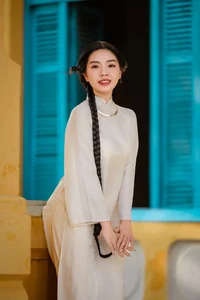 Elegant White Modern Ao Dai: A Timeless Vietnamese Tradition for Minimalist Street Style and Cultural Travel Inspiration - image 9