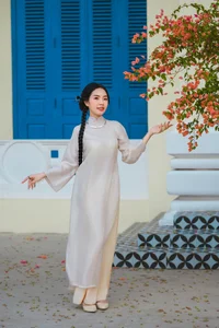 Elegant White Modern Ao Dai: A Timeless Vietnamese Tradition for Minimalist Street Style and Cultural Travel Inspiration - image 0