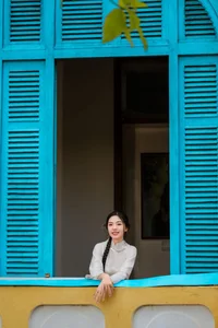 Elegant White Modern Ao Dai: A Timeless Vietnamese Tradition for Minimalist Street Style and Cultural Travel Inspiration - image 8