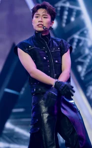 Style Icon Duong Domic: A Deep Dive into the Singer's Modern and Versatile Fashion Wardrobe - image 7
