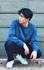 Style Icon Duong Domic: A Deep Dive into the Singer's Modern and Versatile Fashion Wardrobe - image 3