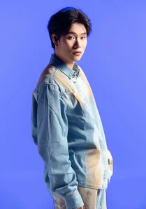 Style Icon Duong Domic: A Deep Dive into the Singer's Modern and Versatile Fashion Wardrobe - image 12
