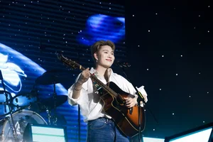 Style Icon Duong Domic: A Deep Dive into the Singer's Modern and Versatile Fashion Wardrobe - image 6