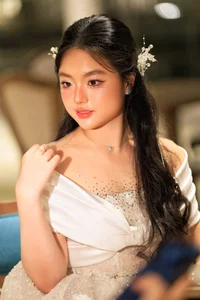 The Stunning Transformation of Supermodel Thuy Hanh’s Daughter Suti into a Beautiful Young Woman - image 5