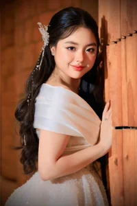 The Stunning Transformation of Supermodel Thuy Hanh’s Daughter Suti into a Beautiful Young Woman - image 6