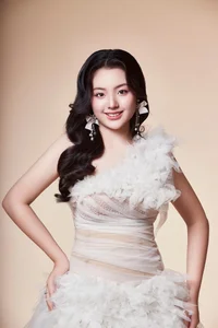 The Stunning Transformation of Supermodel Thuy Hanh’s Daughter Suti into a Beautiful Young Woman - image 11