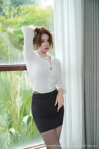 Elegant Lifestyle Photography Featuring Xiao Na Bi: XiuRen No.10898 Collection of Modern Style and Sophistication - image 11