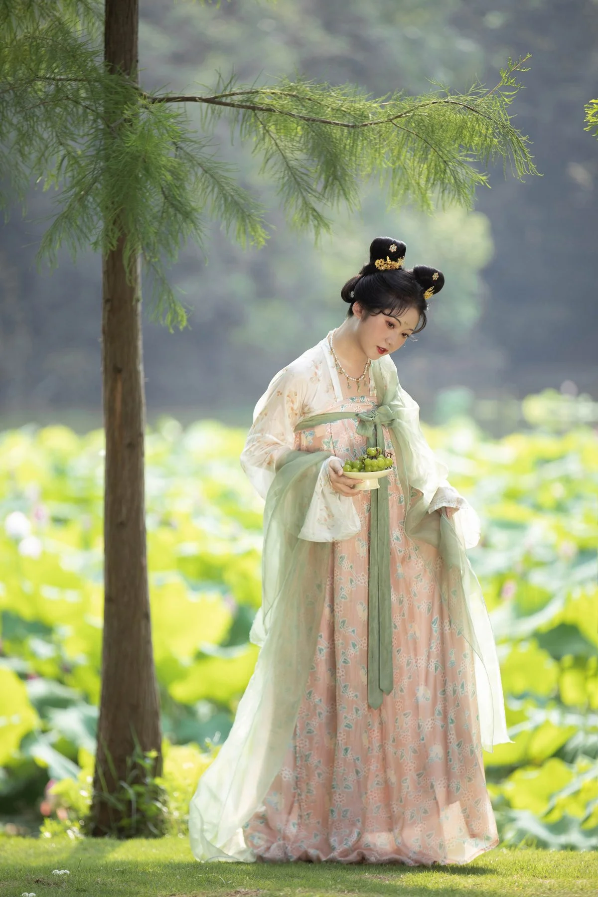 Elegant Portraiture: YiTuYu Art Language Vol.4962 Featuring Shen Shi Si