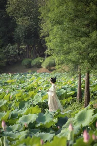 Elegant Portraiture: YiTuYu Art Language Vol.4962 Featuring Shen Shi Si - image 1