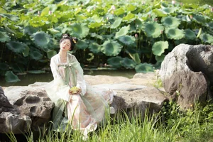 Elegant Portraiture: YiTuYu Art Language Vol.4962 Featuring Shen Shi Si - image 3