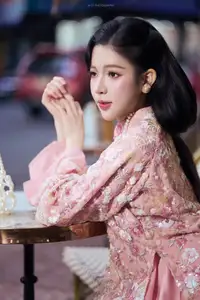 Graceful Pink Ao Dai Beauty: Elegant Vietnamese Woman with Alluring Pearl Jewelry - image 4