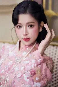Graceful Pink Ao Dai Beauty: Elegant Vietnamese Woman with Alluring Pearl Jewelry - image 7