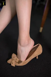 Elegant Hosiery Fashion: Ziwei's Warehouse Style Gallery - image 2