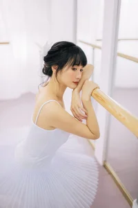 Bold and Beautiful: Feng Mu Mu AINY in YiTuYu Art Language Vol.5262 - image 1