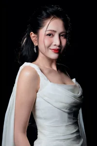 Ethereal elegance in white: A cinematic portrait - image 7