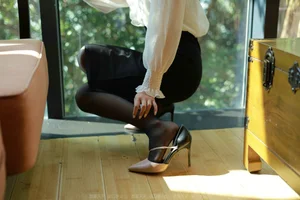 Urban Sophistication: Wanping in Black Hosiery at the Coffee House - image 7