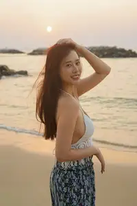 YiTuYu Vol.8725 Chenaling_CL: Captivating Asian Muse in a Dreamy Sunset Glow - image 12