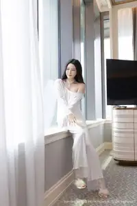 XiuRen No.10445: Yu Zi Jiang Fish – Serene Elegance in Delicate Loungewear - image 12
