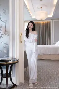 XiuRen No.10445: Yu Zi Jiang Fish – Serene Elegance in Delicate Loungewear - image 1