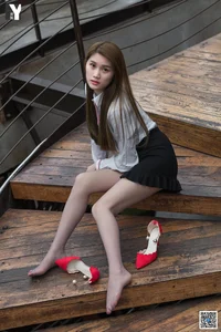 Elegant Professional Style: IESS Model Yu Xi in My Real Estate Consultant Photo Series - image 74